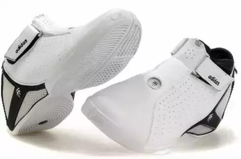 nike和adidas衣服科技,nike和adidas顶级跑鞋对比