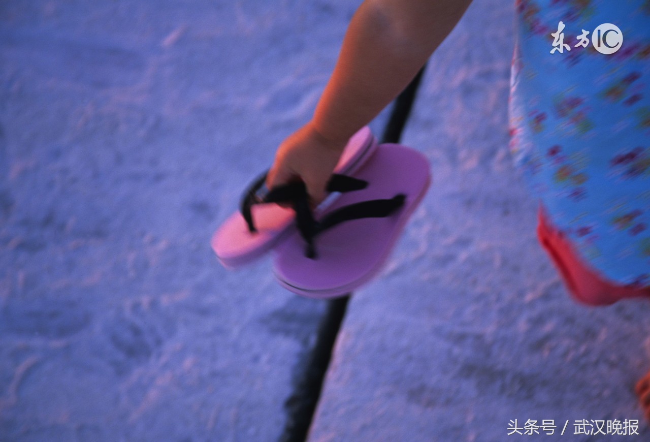 穿人字拖把脚磨破了,经常穿人字拖脚趾会有什么变化