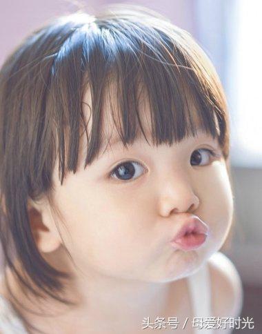 宝宝外阴有白色分泌物粘连,女宝宝外阴有白色粘连怎么回事