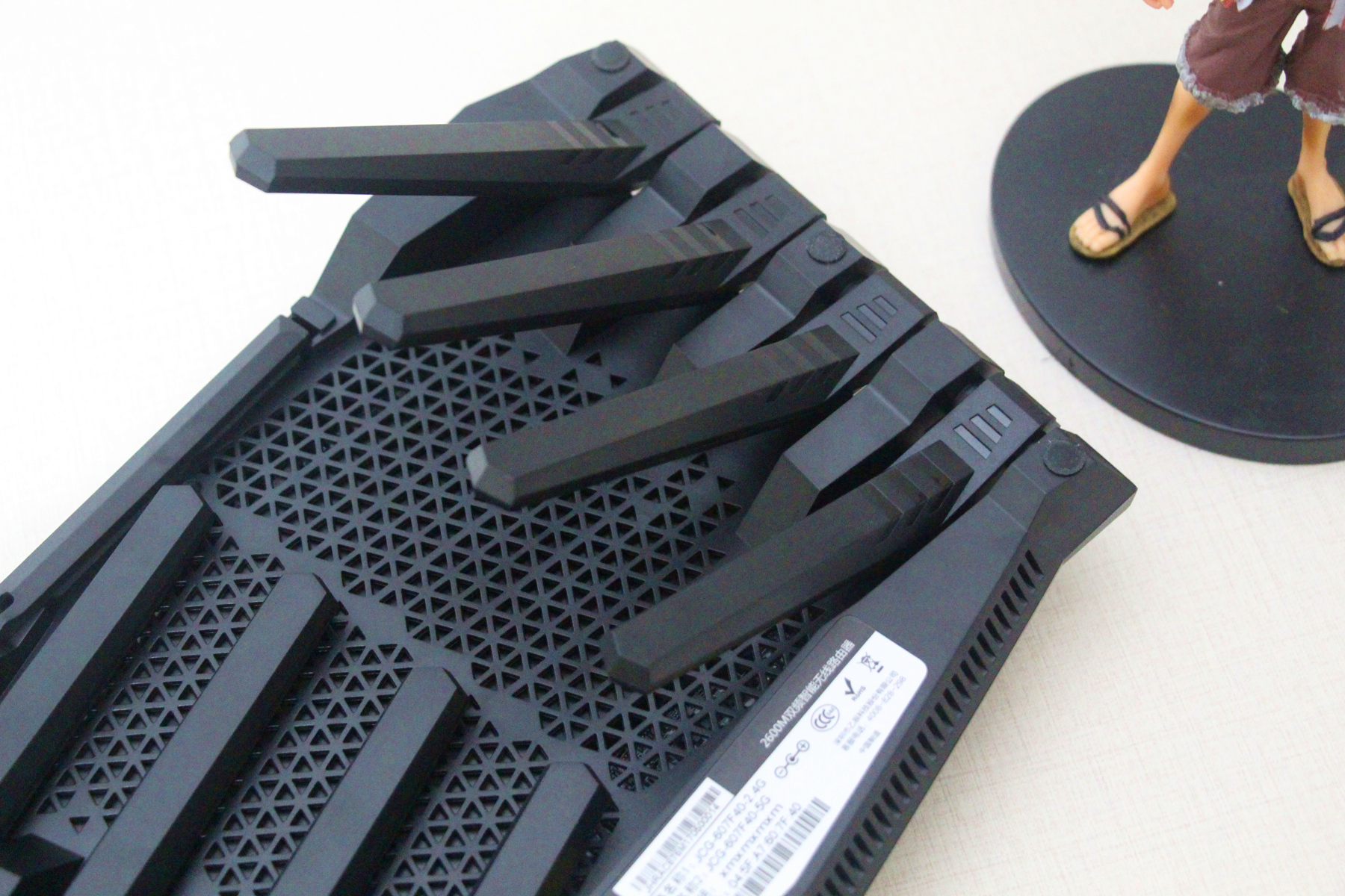 8根低损耗高增益天线，超强信号，游戏玩家必备装备--金刚狼体验