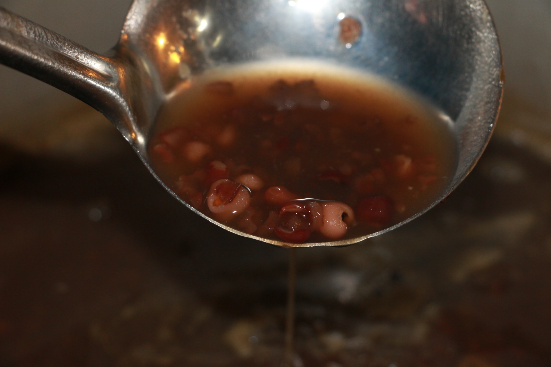 夏季薏米赤小豆煲汤,薏米赤小豆汤什么季节喝效果最好