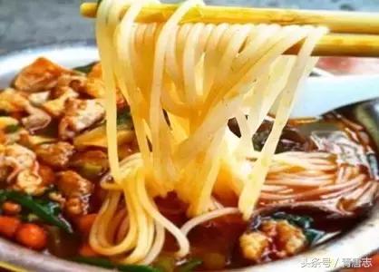 隔着门都能闻到异味,隔着老远能闻到一股恶臭