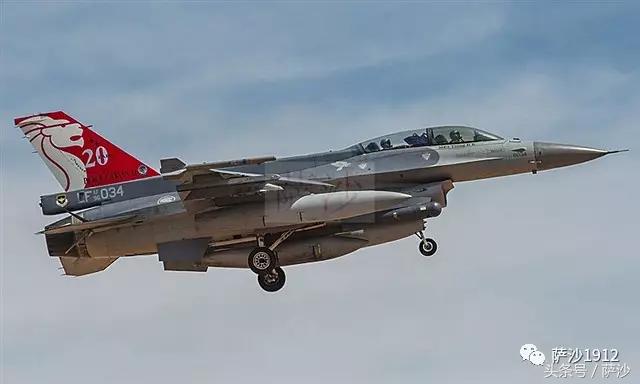 解放军和敌人1v1肉搏,解放军单挑片段