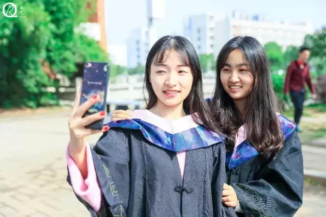 愈拍愈新奇，武商院16种“脑洞大开”毕业照，玩过一回算你牛！