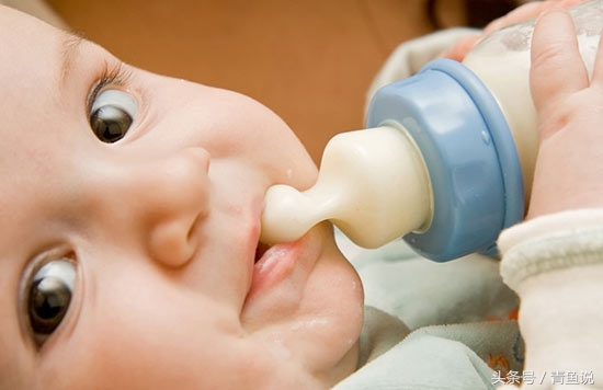 断了奶宝宝不吃奶瓶咋办,宝宝断母乳不喝配方奶怎么办