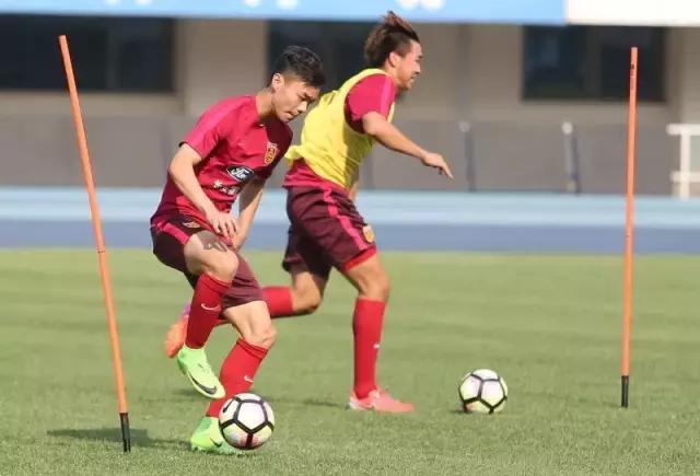 不坠青云之志足球,不坠青云志不负来时路