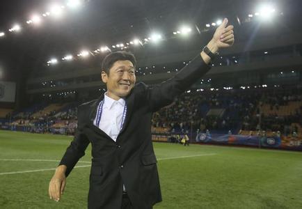 卡帅抱怨草皮完整视频,卡帅霸气回应外援