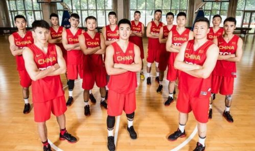 中国男篮胜伊朗杜锋发布会,杜锋李楠红蓝两队阵容