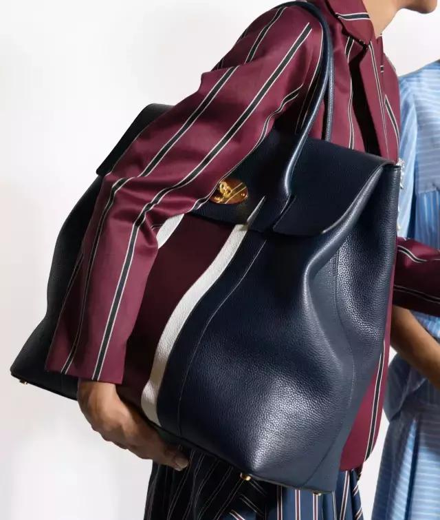 burberry经久不衰的单品,只有burberry才有英伦范