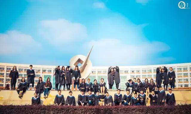 愈拍愈新奇，武商院16种“脑洞大开”毕业照，玩过一回算你牛！