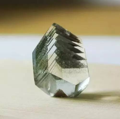 怎样辨别绿幽灵水晶的真假,怎样鉴别绿幽灵水晶真假