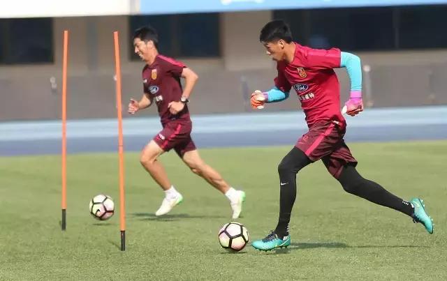 不坠青云之志足球,不坠青云志不负来时路