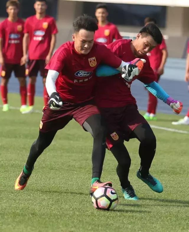 不坠青云之志足球,不坠青云志不负来时路