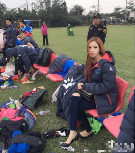 足球首位中国老板,中国足球第一人是王霜吗