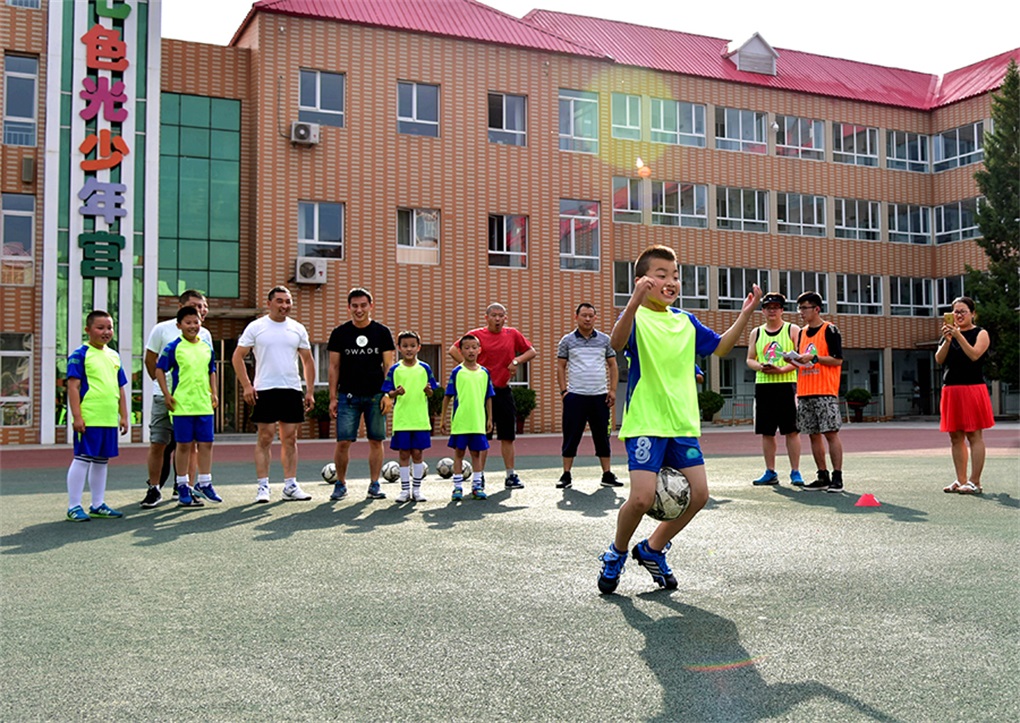 父亲节亲子趣味运动会,幼儿园父亲节足球活动