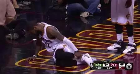 脚踝扭伤皮下有瘀血怎么处理,脚踝扭伤没有及时处理解决方法