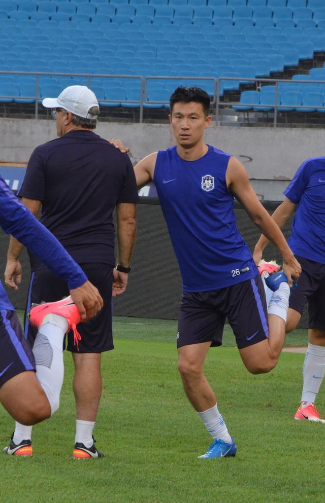 卡帅抱怨草皮完整视频,卡帅霸气回应外援