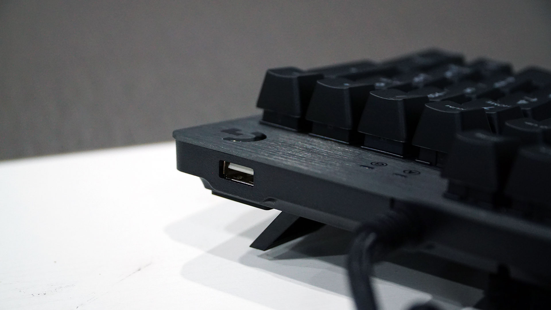 罗技超薄键盘,罗技g413和g610键盘对比