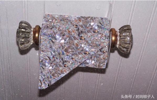 粽子快报｜Gucci出了巧克力，金小妹被骂抄袭狗，以及这个泳装品牌有点污