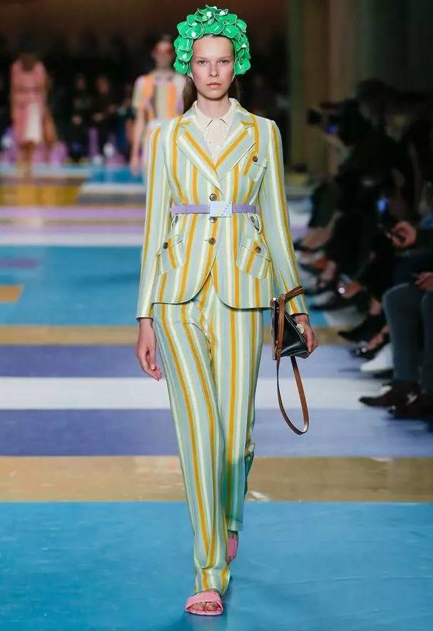 神吐槽丨“爸，我没钱了！”“滚，4000多买的塑料凉鞋先给我退了～”