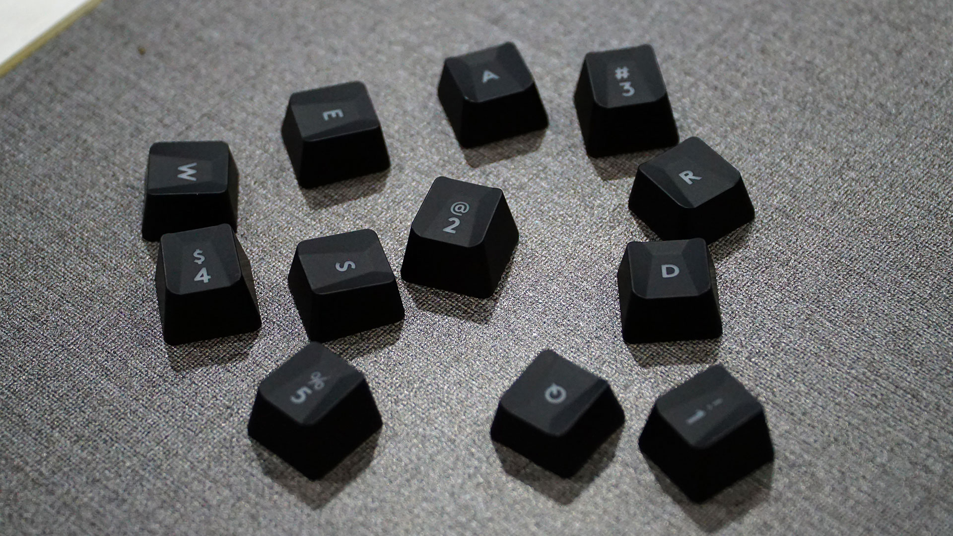 罗技超薄键盘,罗技g413和g610键盘对比