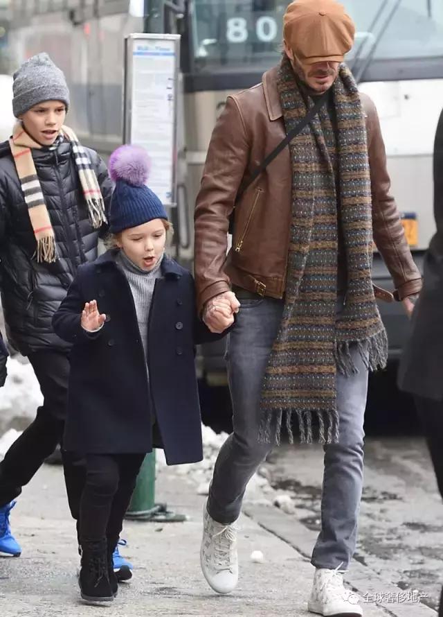 贝克汉姆：后盾情人还不够做最型潮爸女儿奴~｜美行加人20