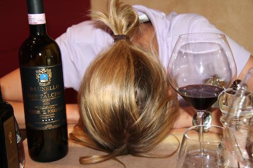 喝红酒头晕是真酒吗,喝红酒很快会头痛