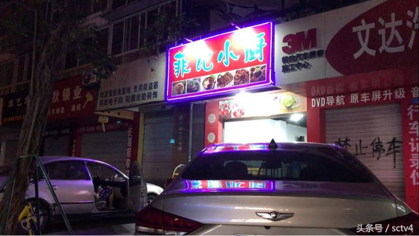 夜幕降临喧嚣的城市,夜幕下的小城喧嚣无比颇具特色