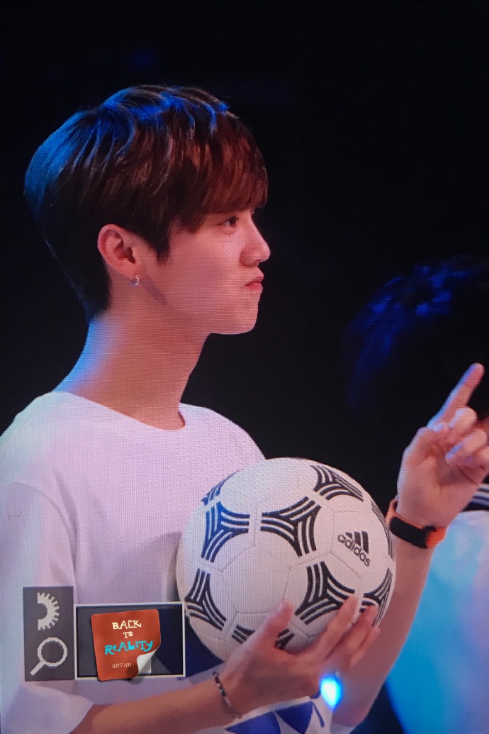 鹿晗嘟嘴卖萌图片,鹿晗撅嘴笑