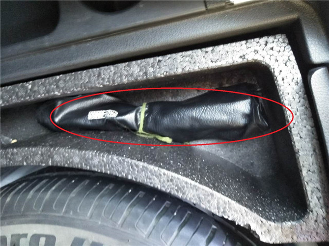 买二手车交了定金发现事故车,买二手事故车怎么解决