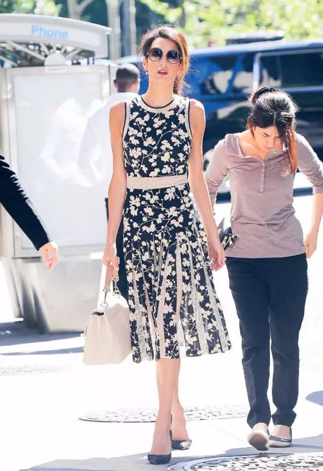 趁衣服打折多买几件,趁换季打折赶紧来挑几套新衣服