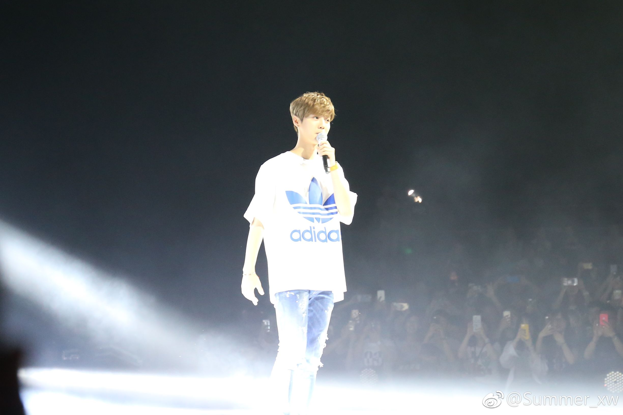 鹿晗听到exo歌的反应,鹿晗听见音乐跳舞