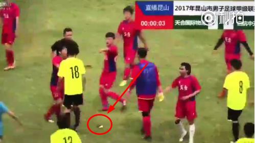 各国联赛足球场上暴打裁判遭禁赛,终身禁赛裁判