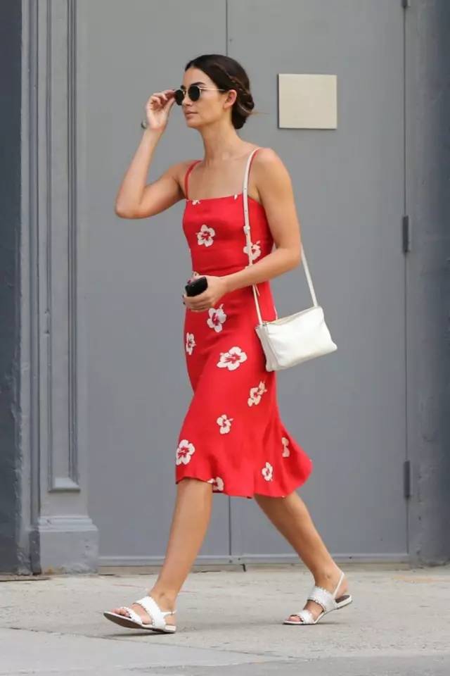 趁衣服打折多买几件,趁换季打折赶紧来挑几套新衣服