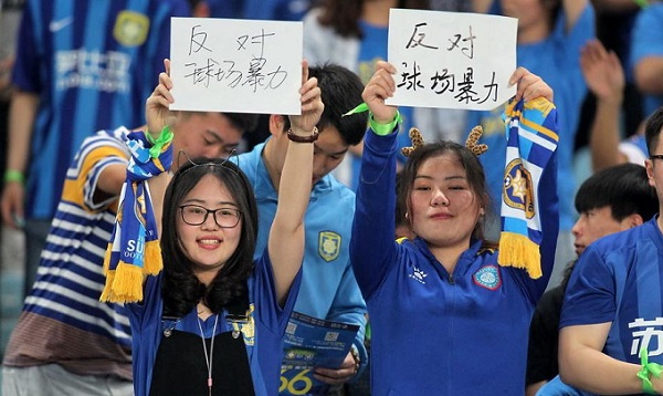 一场比赛三张红牌会怎么办,一场比赛三红牌