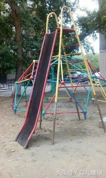 儿童游乐园超奇怪滑滑梯,儿童乐园旋转滑梯细节