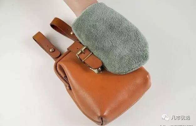 怎样保养包包更有光泽度,名牌包包实用保养指南