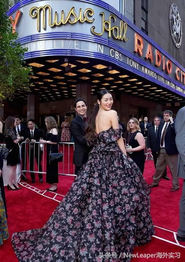 第76届托尼奖颁奖典礼,托尼奖红毯彩虹玫瑰墙