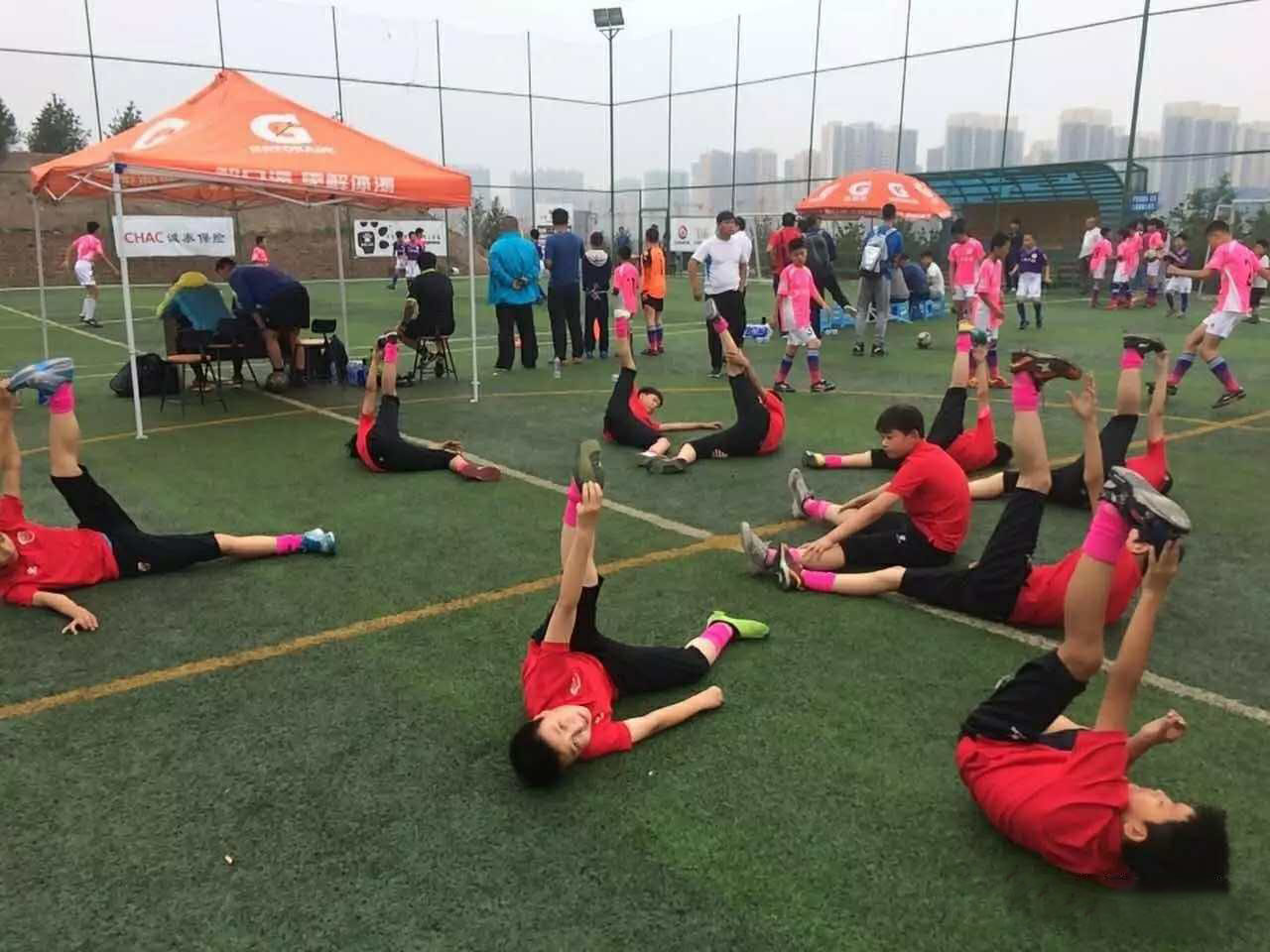 让孩子在快乐中学习快乐中成长,让小孩足球天赋更强