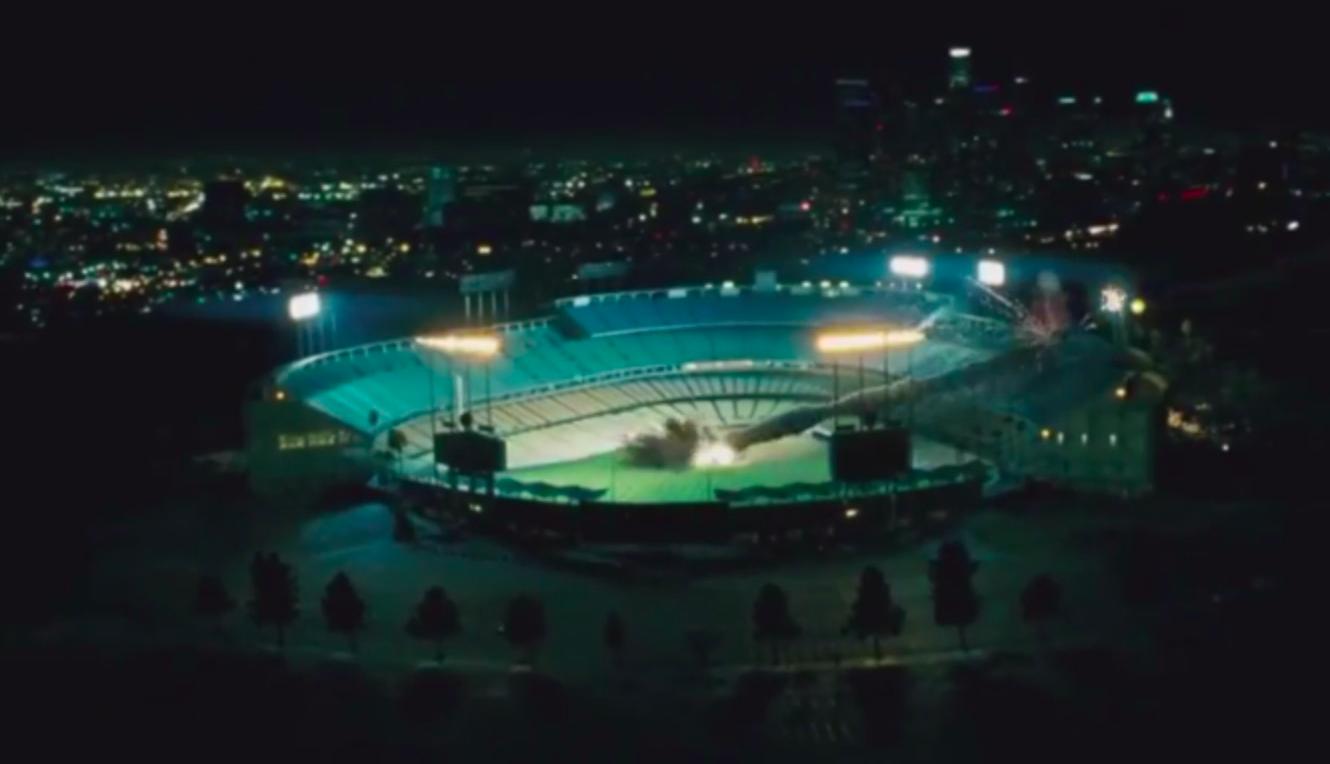 《变形金刚》导演多能炸？火花百米高，一部电影炸掉1000多亿！