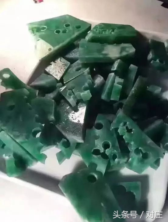 顶级翡翠毛料切割视频,翡翠极品图解