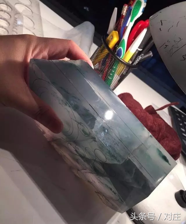 顶级翡翠毛料切割视频,翡翠极品图解