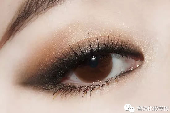 戚薇的妆容教程,戚薇湿发烟熏妆