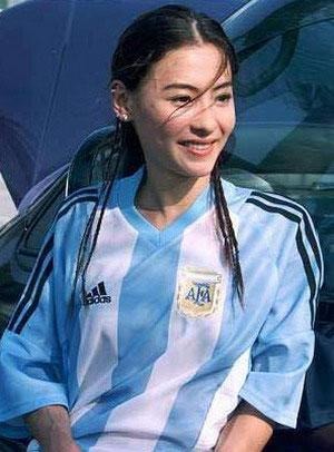 娱乐圈球迷真多！鹿晗最爱曼联一人父亲竟是国脚曾参加奥运会