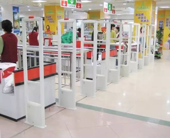 超市预防小偷的好办法,超市盗窃被派出所抓去处理流程