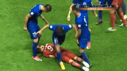 中超第一恶人恶意踩踏引央视怒斥,中超第一恶人事件