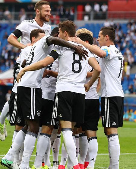 六大妖王让世界颤抖，足坛下一代皇者诞生，三线爆发给足协上课