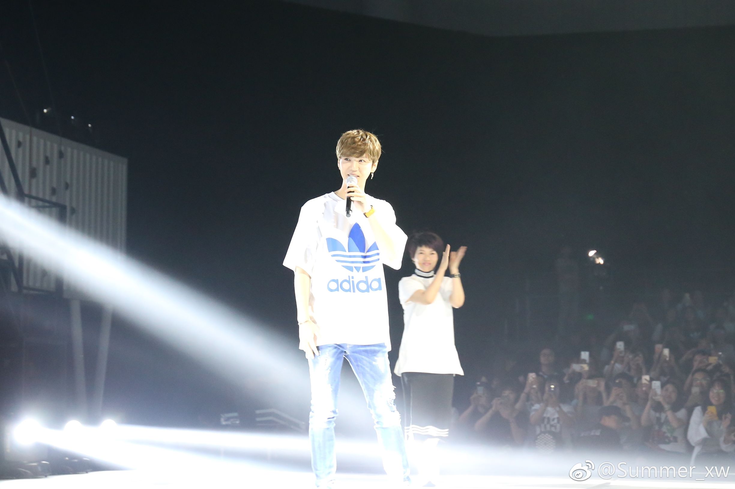 鹿晗听到exo歌的反应,鹿晗听见音乐跳舞