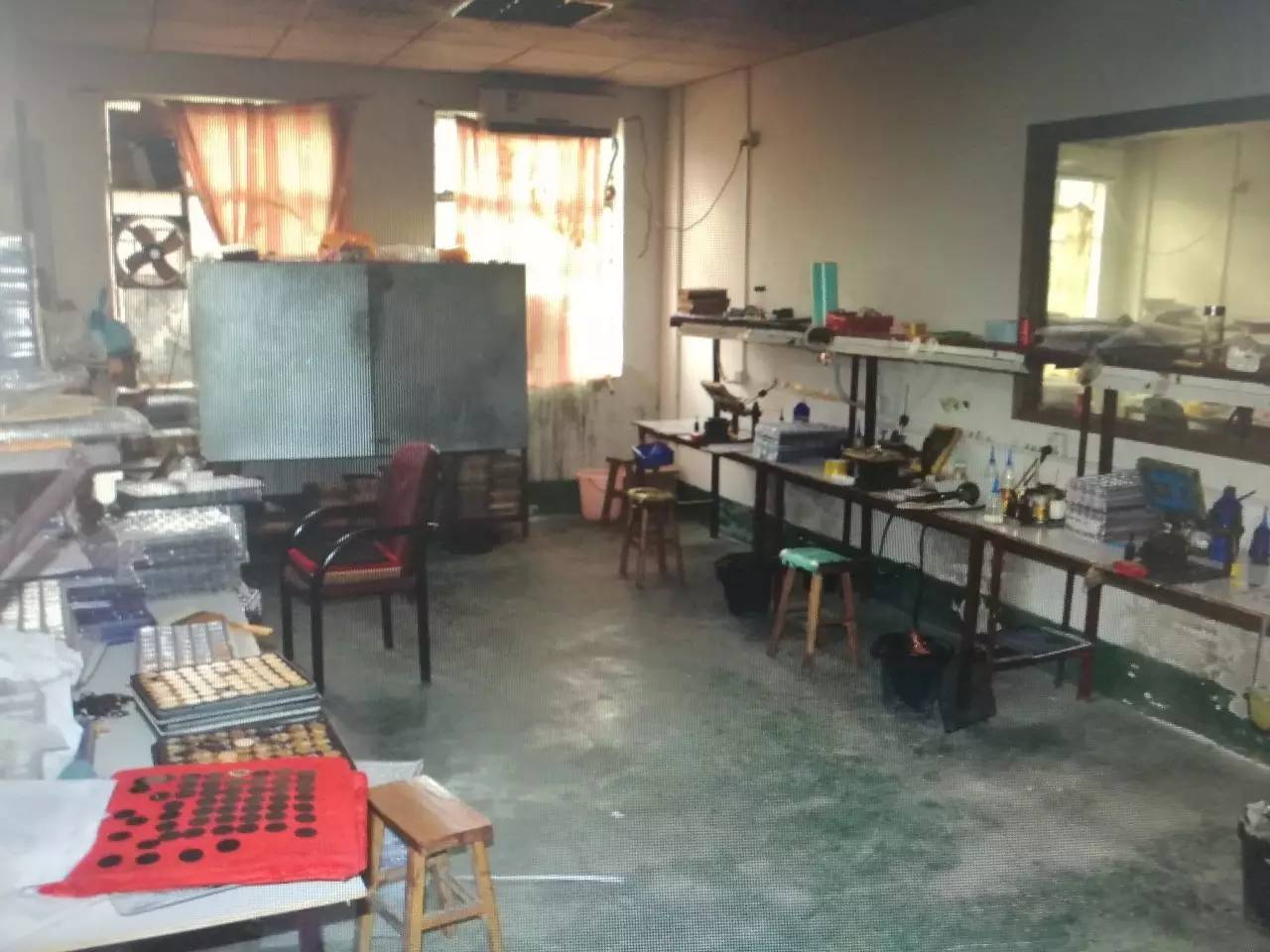 广州查获假冒伪劣手表,名表制假