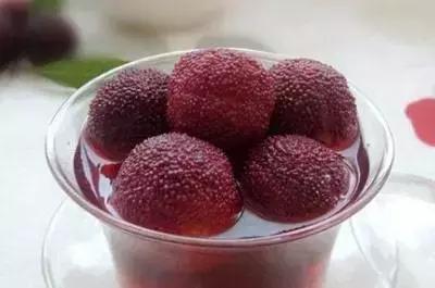 杨梅有小白虫把它用盐水泡出来,不谨慎吃了杨梅里的小白虫怎么办